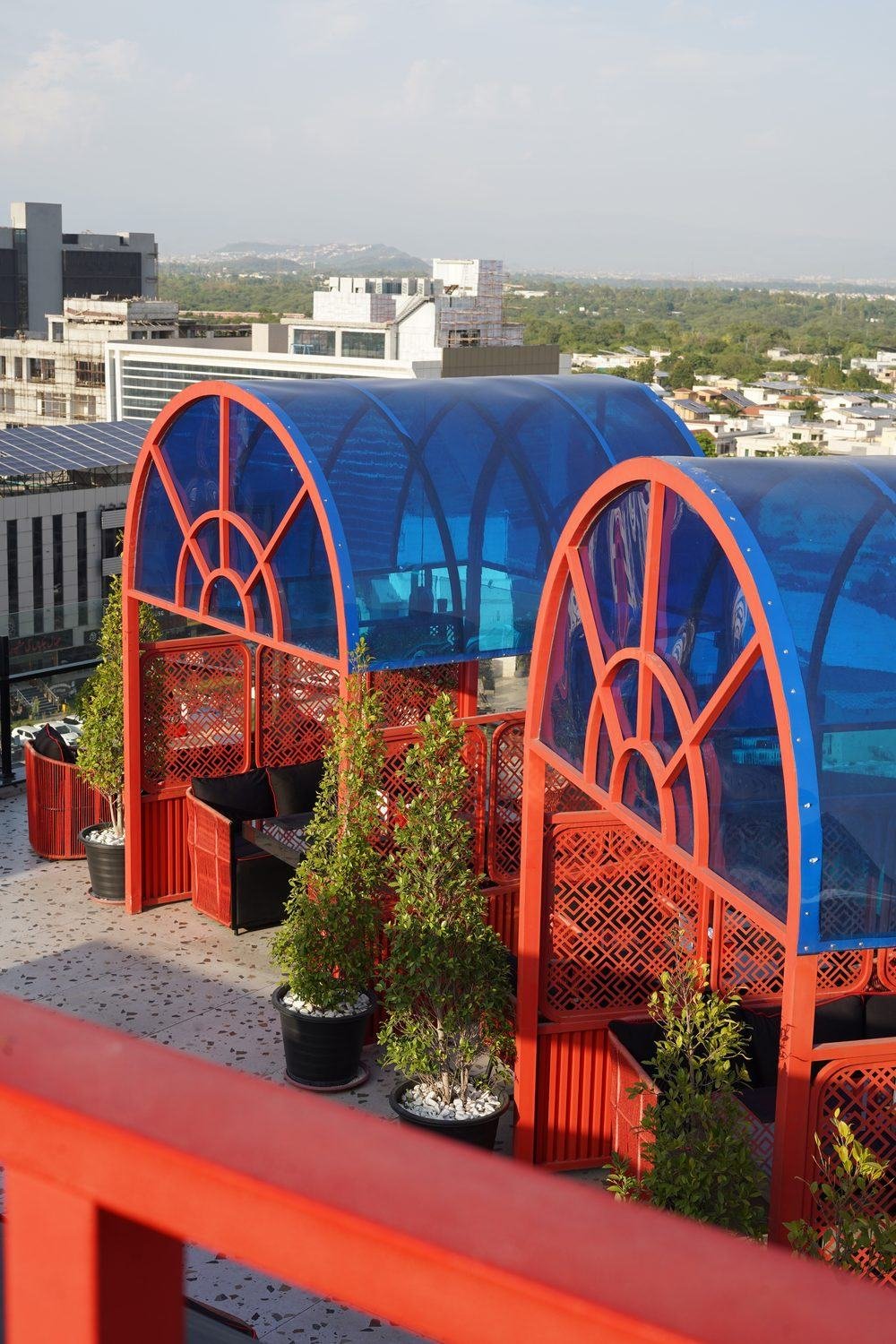 The Lambsters rooftop with a view over the Twin Cities